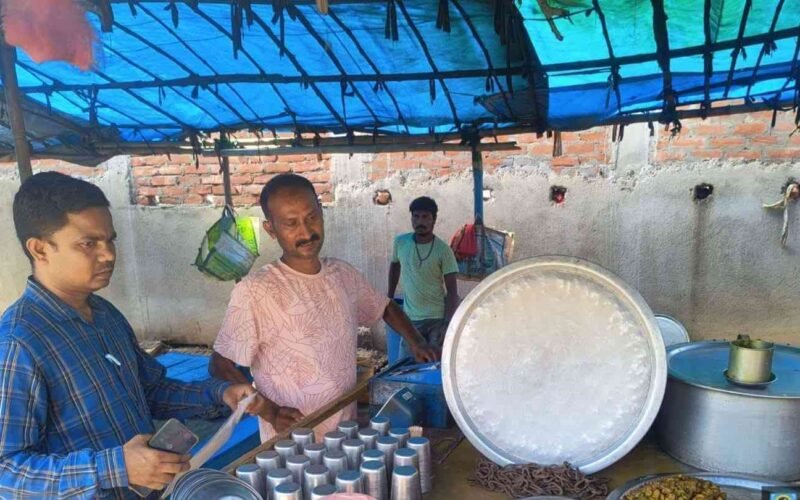 चाईबासा में भोजनालयों का औचक निरीक्षण, खाद्य सुरक्षा मानकों के उल्लंघन पर नोटिस जारी