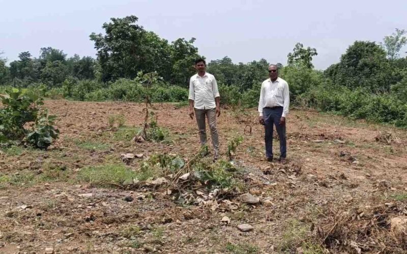 आयुष्मान आरोग्य मंदिर की सरकारी जमीन पर कथित अवैध जुताई का मामला, पंचायत प्रतिनिधियों ने लिया संज्ञान