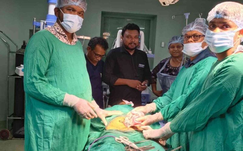 सदर अस्पताल चाईबासा के मॉड्यूलर ऑपरेशन थिएटर में जटिल शल्य चिकित्सा सफल, महिला मरीज का बायां अंडाशय सुरक्षित निकाला गया