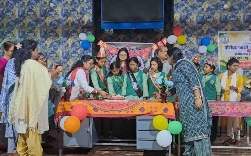 ‘प्रोजेक्ट परख’ के तहत कस्तूरबा विद्यालय में तिथि भोज-सह-जन्मोत्सव आयोजित, छात्राओं संग अधिकारियों ने मनाया जन्मदिन