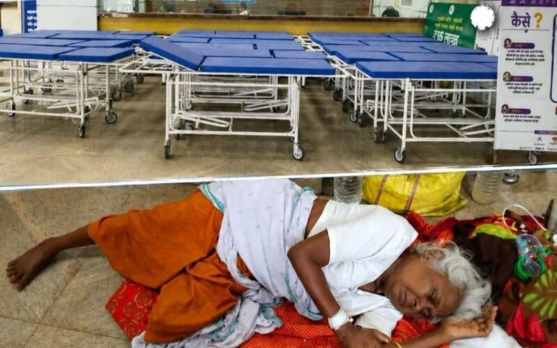 एमजीएम अस्पताल की इमरजेंसी में बेड की भारी कमी, मरीज जमीन पर इलाज कराने को मजबूर