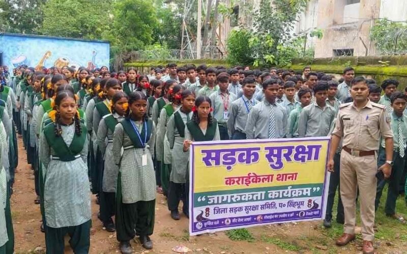कराईकेला में सड़क सुरक्षा जागरूकता अभियान, विद्यार्थियों को यातायात नियमों का दिया गया प्रशिक्षण