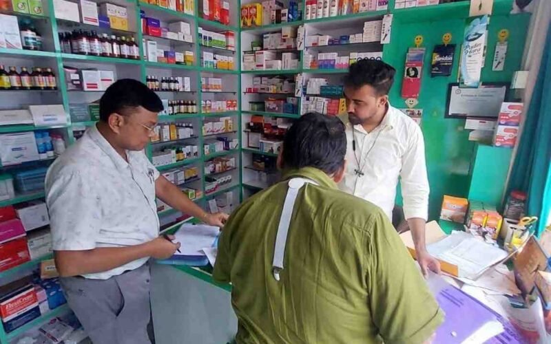 जगन्नाथपुर में दवा दुकानों का औचक निरीक्षण, नशीली दवाओं का अवैध भंडारण नहीं मिला