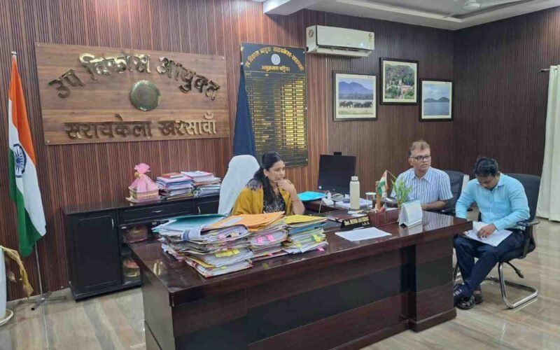 विकास एवं निर्माण कार्यों की समीक्षा, डीडीसी ने गुणवत्ता और समयबद्ध क्रियान्वयन पर दिया जोर