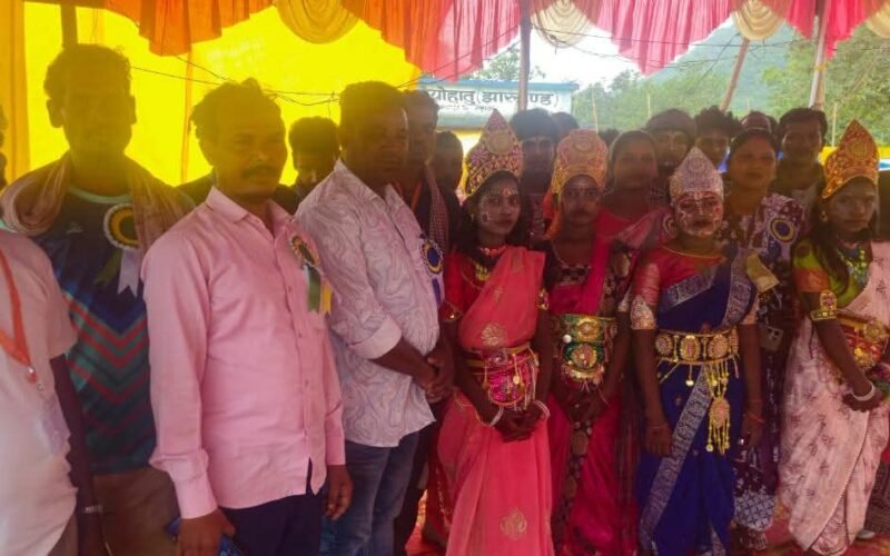 रथ परब पर होयोहातु में भव्य छौ मेला, कलाकारों की प्रस्तुति ने मोहा मन