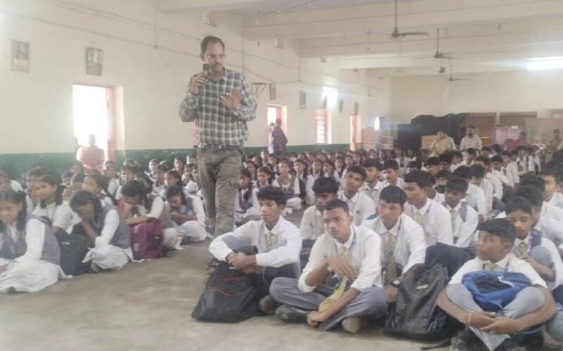 कारमेल स्कूल में ‘कैच द रेन’ जन-जागरूकता अभियान, विद्यार्थियों ने जल संरक्षण का दिया संदेश