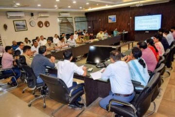 विश्व आदिवासी दिवस-2026 की तैयारियों को लेकर उपायुक्त ने की समीक्षा, सांस्कृतिक कार्यक्रमों व जनजागरूकता अभियान पर दिया जोर