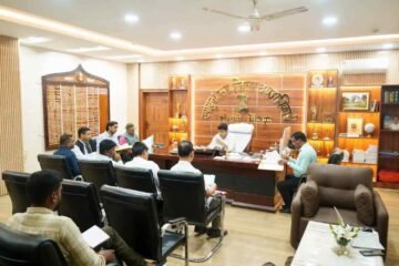 अबुवा वीर दिशोम अभियान की समीक्षा: उपायुक्त ने लंबित वनाधिकार दावों के समयबद्ध निष्पादन के दिए निर्देश