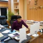 उपायुक्त ने पंचायत सचिवों व रोजगार सेवकों के साथ की समीक्षा बैठक, आवास निर्माण, SIR-2026 और पंचायत भवनों पर दिए अहम निर्देश
