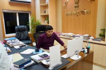 उपायुक्त ने पंचायत सचिवों व रोजगार सेवकों के साथ की समीक्षा बैठक, आवास निर्माण, SIR-2026 और पंचायत भवनों पर दिए अहम निर्देश