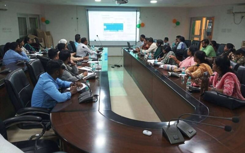 पश्चिमी सिंहभूम में मतदाता सूची विशेष पुनरीक्षण-2026 को लेकर आईटी इंस्ट्रक्टरों का प्रशिक्षण