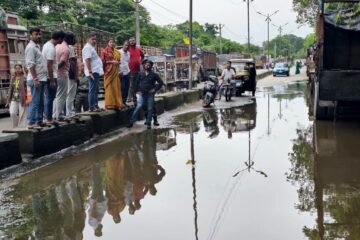 भुइयांडीह लिट्टी चौक में जलजमाव का जायजा लेने पहुंचीं विधायक पूर्णिमा दास साहू, अधिकारियों को दिए त्वरित समाधान के निर्देश