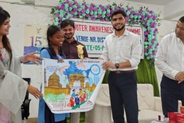 सरायकेला-खरसावां में विशेष गहन पुनरीक्षण-2026 के तहत मतदाता जागरूकता अभियान तेज, युवाओं से नाम दर्ज कराने की अपील