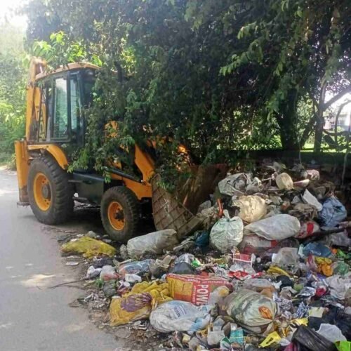 पर्व-त्योहारों को लेकर चाईबासा के टुंगरी में विशेष सफाई अभियान, नगर परिषद ने स्वच्छता के प्रति किया जागरूक