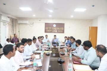 जिला योजना कार्यकारिणी समिति की बैठक में योजनाओं की प्रगति की समीक्षा