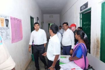 मतदाता सूची पुनरीक्षण की नोटिस सुनवाई प्रक्रिया का उपायुक्त ने किया निरीक्षण