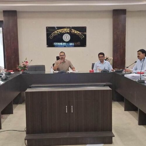 सरायकेला में एसआईआर-2026 को लेकर बैठक, 10 अक्टूबर को सभी मतदान केंद्रों पर लगेगा मेगा हेल्प डेस्क