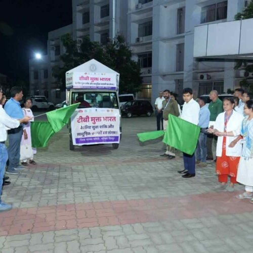 टीबी उन्मूलन को लेकर पश्चिमी सिंहभूम में जागरूकता अभियान तेज, डीसी मनीष कुमार ने रथ को दिखाई हरी झंडी