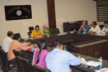 सरायकेला में कौशल विकास एवं रोजगार योजनाओं की समीक्षा, युवाओं को रोजगार से जोड़ने पर जोर